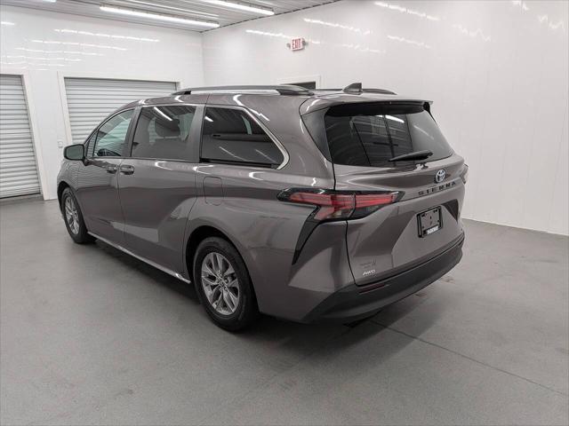 2022 Toyota Sienna LE