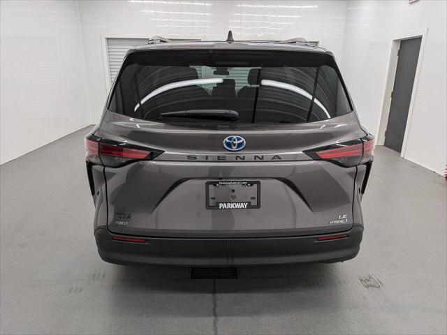 2022 Toyota Sienna LE