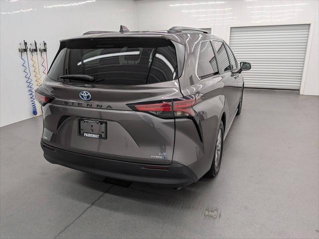 2022 Toyota Sienna LE