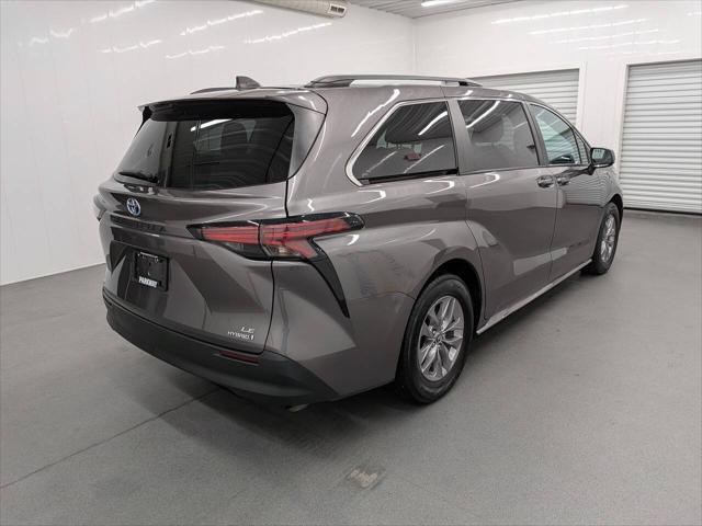 2022 Toyota Sienna LE