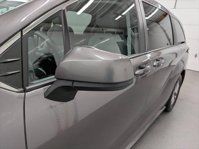 2022 Toyota Sienna LE