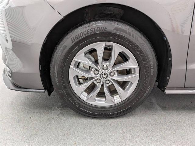2022 Toyota Sienna LE