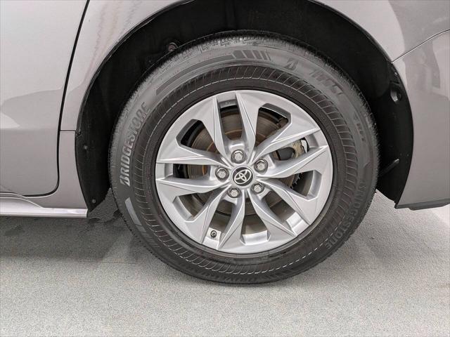 2022 Toyota Sienna LE