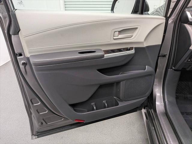 2022 Toyota Sienna LE