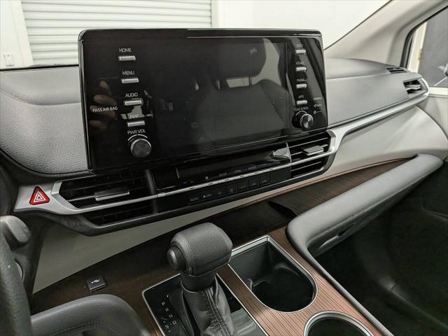 2022 Toyota Sienna LE