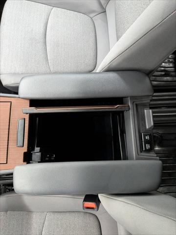 2022 Toyota Sienna LE