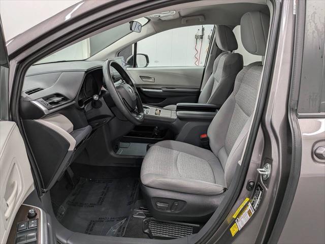 2022 Toyota Sienna LE