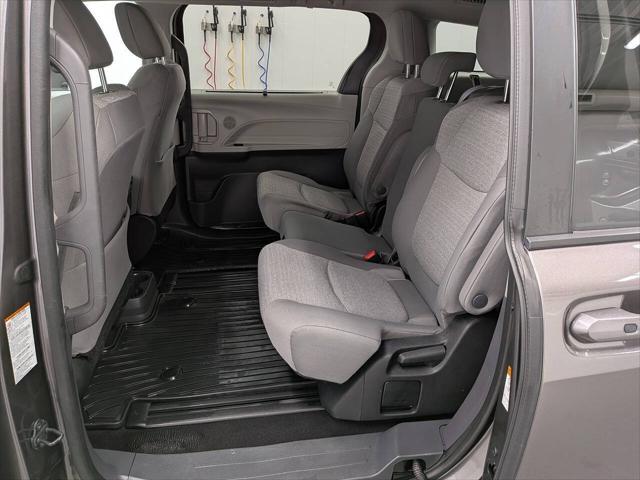 2022 Toyota Sienna LE