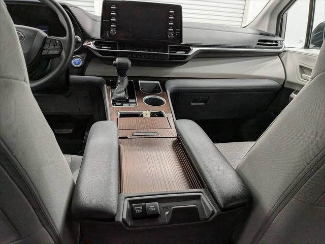 2022 Toyota Sienna LE