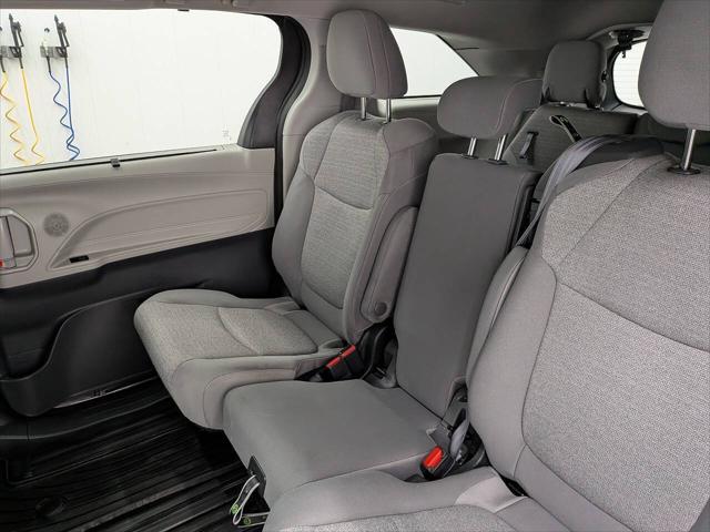 2022 Toyota Sienna LE
