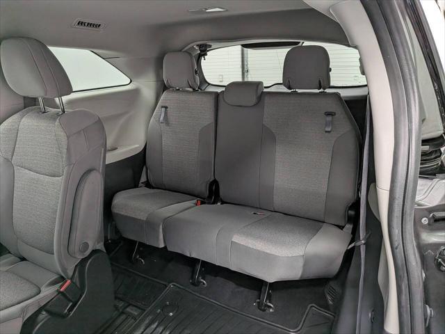 2022 Toyota Sienna LE