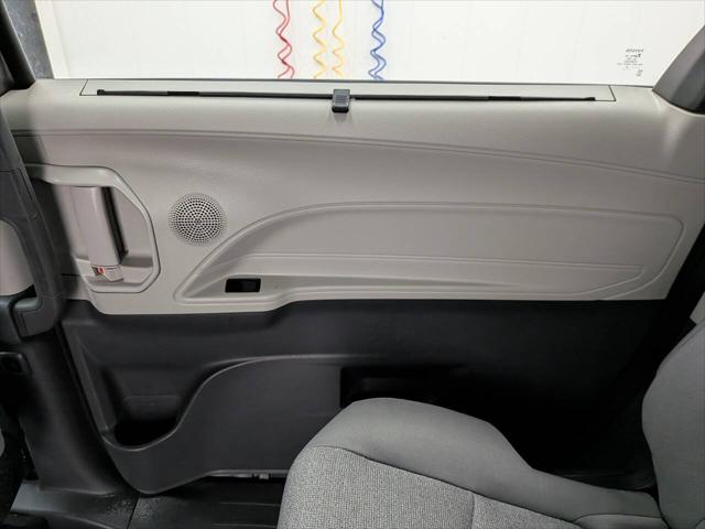 2022 Toyota Sienna LE