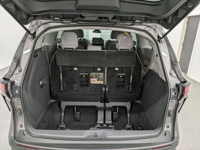2022 Toyota Sienna LE