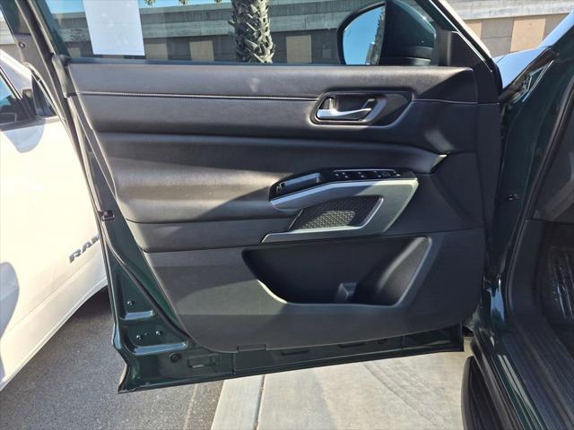 2023 Nissan Pathfinder SL FWD