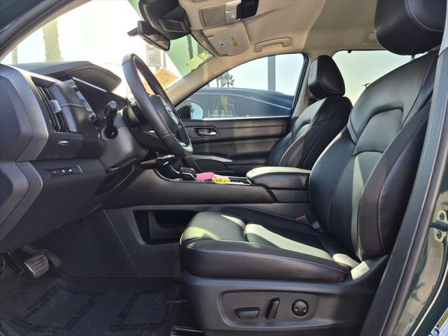 2023 Nissan Pathfinder SL FWD