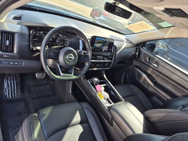 2023 Nissan Pathfinder SL FWD
