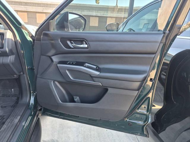 2023 Nissan Pathfinder SL FWD