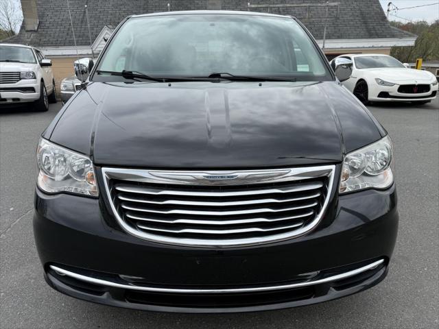 2015 Chrysler Town & Country Touring-L