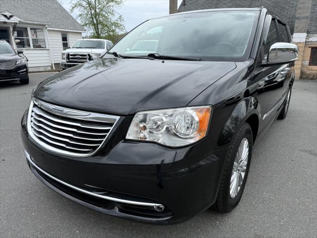 2015 Chrysler Town & Country Touring-L