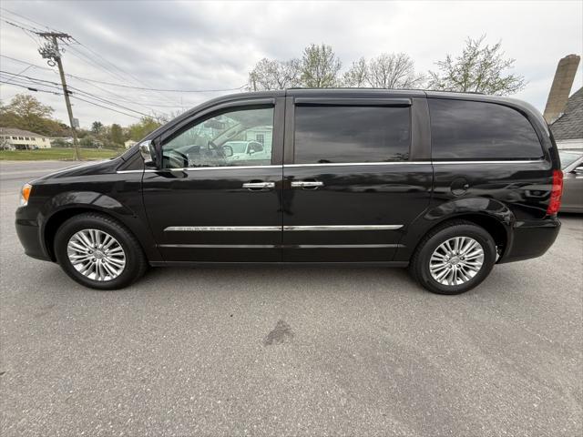 2015 Chrysler Town & Country Touring-L