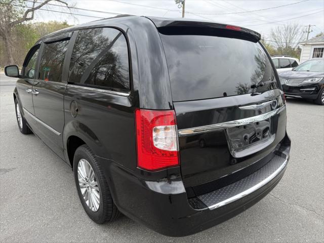 2015 Chrysler Town & Country Touring-L