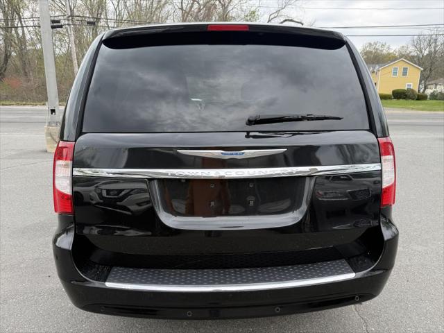2015 Chrysler Town & Country Touring-L