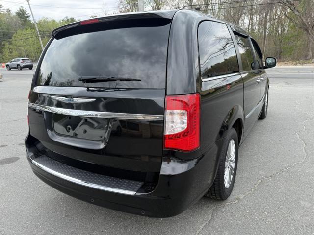 2015 Chrysler Town & Country Touring-L