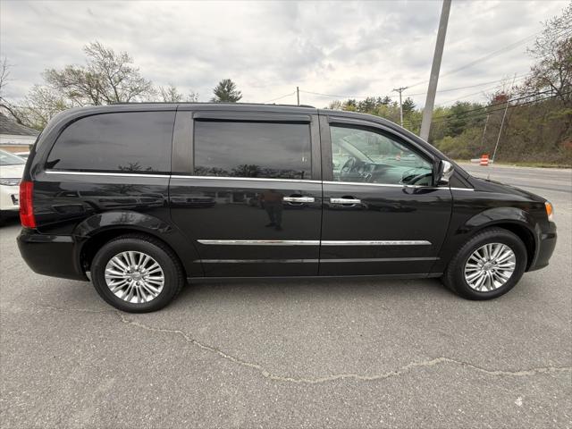 2015 Chrysler Town & Country Touring-L