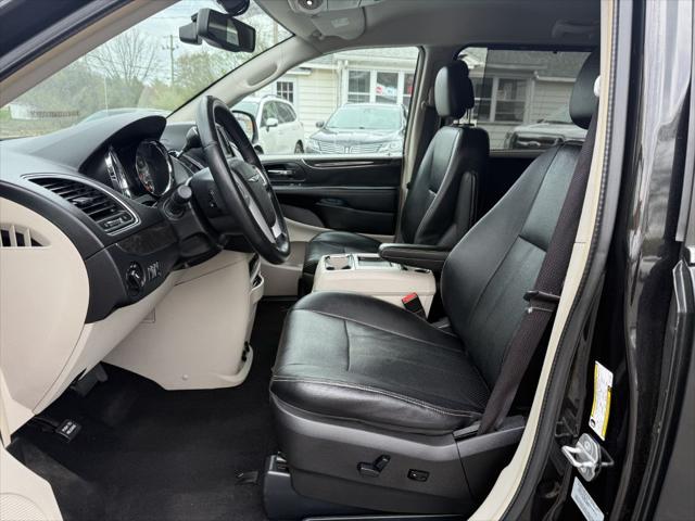 2015 Chrysler Town & Country Touring-L