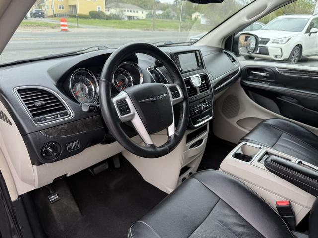 2015 Chrysler Town & Country Touring-L