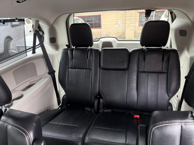 2015 Chrysler Town & Country Touring-L