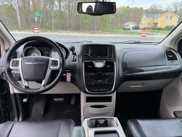 2015 Chrysler Town & Country Touring-L