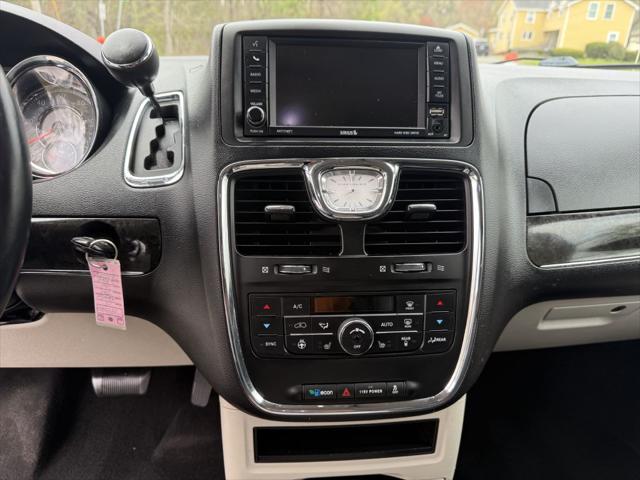 2015 Chrysler Town & Country Touring-L