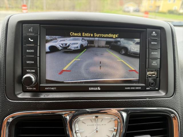 2015 Chrysler Town & Country Touring-L