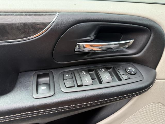 2015 Chrysler Town & Country Touring-L