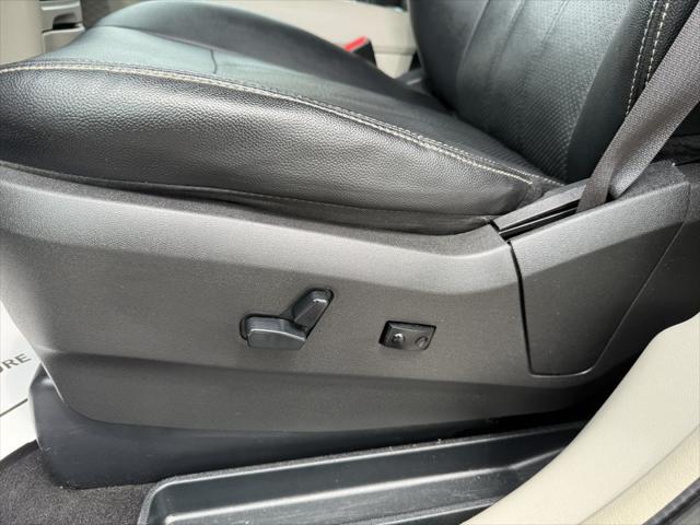 2015 Chrysler Town & Country Touring-L