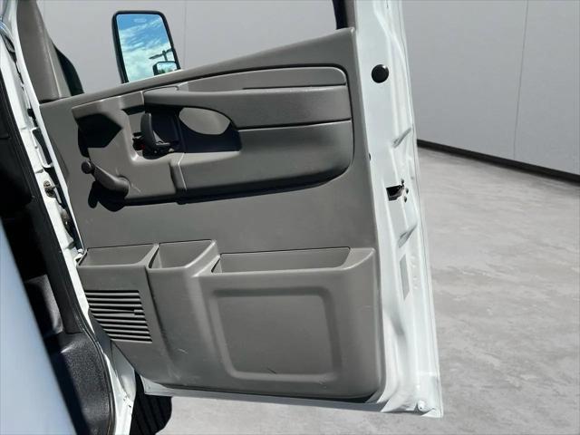 2009 Chevrolet Express Cutaway Work Van