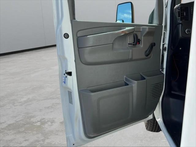 2009 Chevrolet Express Cutaway Work Van