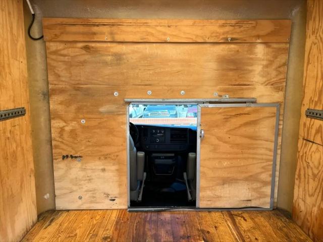 2009 Chevrolet Express Cutaway Work Van