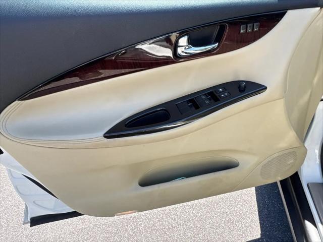 2016 INFINITI QX50 Standard