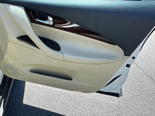 2016 INFINITI QX50 Standard