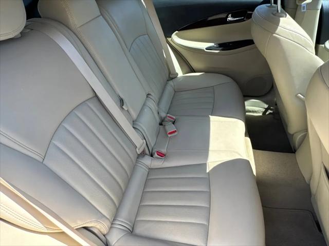 2016 INFINITI QX50 Standard