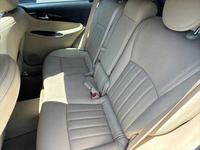 2016 INFINITI QX50 Standard