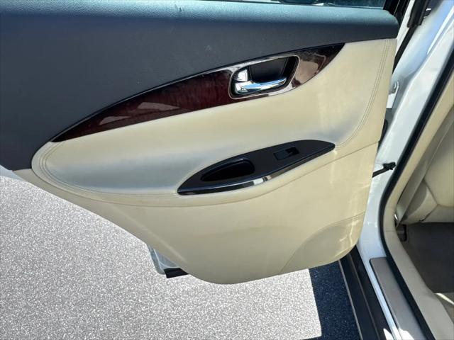 2016 INFINITI QX50 Standard