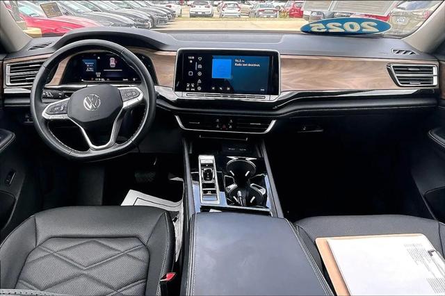 2025 Volkswagen Atlas 2.0T SE w/Technology