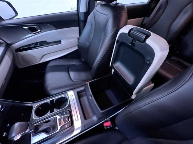 2023 Kia Carnival MPV LX Seat Package