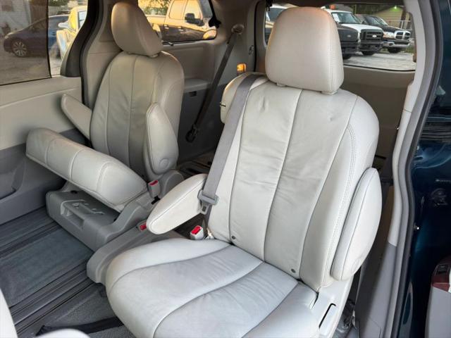 2011 Toyota Sienna XLE V6