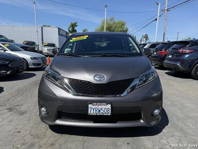 2017 Toyota Sienna SE 8 Passenger
