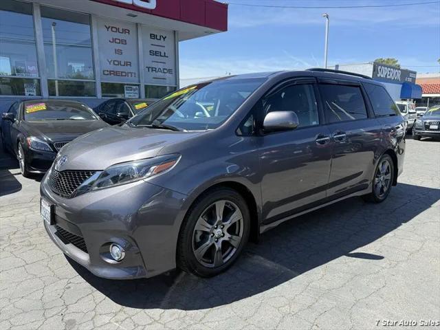 2017 Toyota Sienna SE 8 Passenger