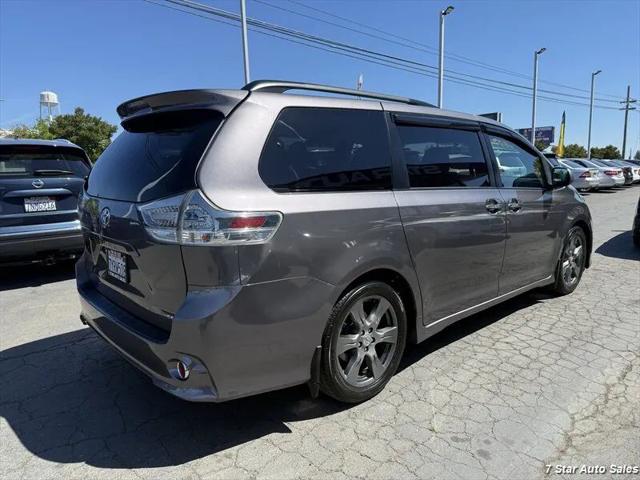 2017 Toyota Sienna SE 8 Passenger